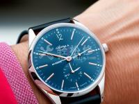 愛馬仕手表顯示屏背光不亮。