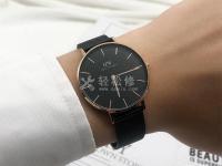 尊皇手表顯示屏背光不亮。