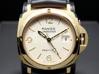 寶璣手表玻璃鏡面損壞。