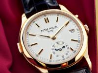 卡地亞手表顯示屏背光不亮。