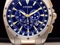 英納格手表顯示屏偏色。