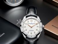 帝舵手表顯示屏偏色。