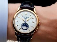 摩凡陀手表秒針回位功能失效。