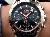 梵克雅寶手表顯示屏偏色。