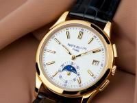 雪鐵納手表顯示屏背光不亮。